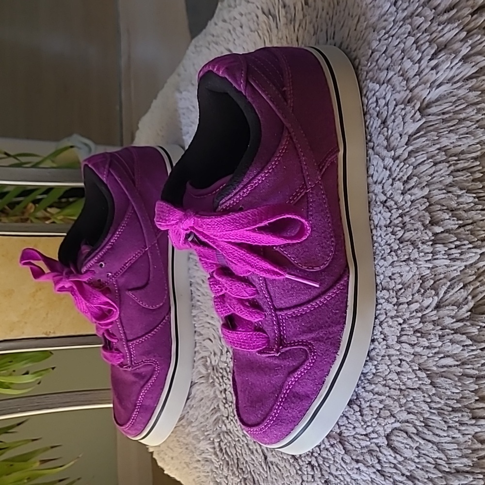 Women’s Low-Top Suede Sneakers - Vibrant Purple